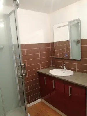 Salle de bains dans l'établissement à 2 pas du centre ville