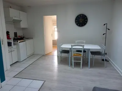 Cuisine ou kitchenette dans l'établissement La Résidence immeuble proche place François 1er