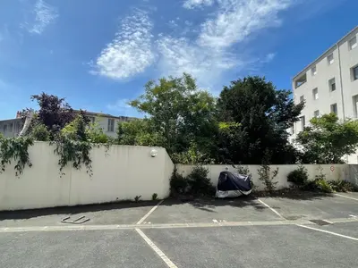 Plan de l'établissement 2 pièces avec parking en Coeur de Ville - Appartement lumineux et calme
