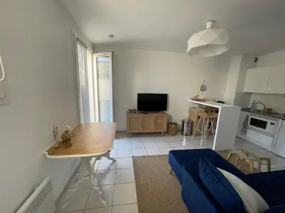 Cuisine ou kitchenette dans l'établissement 2 pièces avec parking en Coeur de Ville - Appartement lumineux et calme