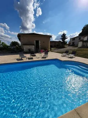 Piscine de l'établissement French Farmhouse Retreat with pool & superb views. ou située à proximité