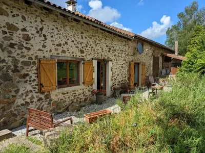 Jardin de l'établissement Spacieuse maison à Massignac avec jardin privatif - FR-1-653-213