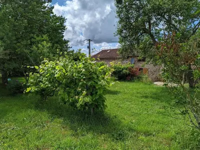 Jardin de l'établissement Spacieuse maison à Massignac avec jardin privatif - FR-1-653-213