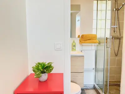 Salle de bains dans l'établissement Le Colorado, studio à 5 min du centre-ville