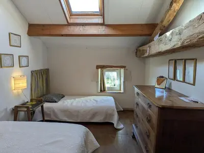 Un ou plusieurs lits dans un hébergement de l'établissement Maison indépendante en pierre, 3 chambres, WiFi et Parking près de Villefagnan - FR-1-653-47