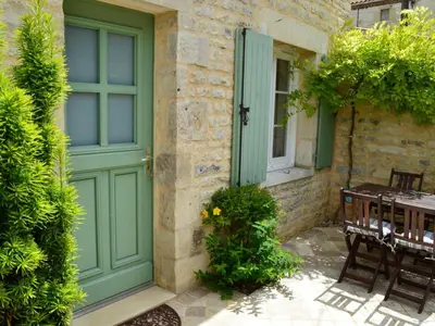 Jardin de l'établissement Charmante maison en pierre avec jardin clos, animaux acceptés - FR-1-653-91