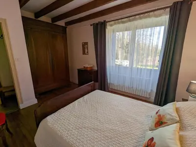 Un ou plusieurs lits dans un hébergement de l'établissement Maison indépendante avec vue campagne, animaux acceptés, idéale pour nature et pêche - FR-1-653-22