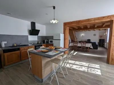 Cuisine ou kitchenette dans l'établissement Maison lumineuse avec cour privative, proche sites culturels, tout confort, équipé bébé, wifi inclus - FR-1-653-98