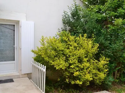 Jardin de l'établissement Maison de vacances spacieuse à la campagne avec jardin clos, WIFI, vélos gratuits et équipements bébé. - FR-1-653-139