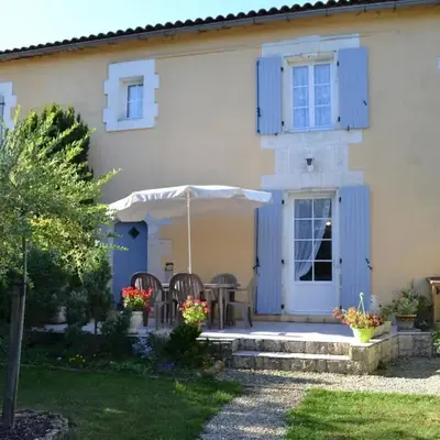 Gîte de pêche au bord de la Charente avec Wifi et parking - FR-1-653-189
