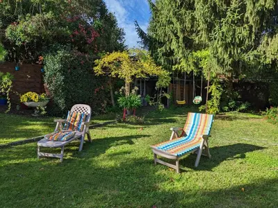 Jardin de l'établissement Charmant appartement avec terrasse et jardin, idéal pour 4 personnes, à Barbezieux - FR-1-653-196