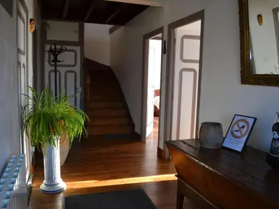 Plan de l'établissement Gîte rénové 19ème siècle, 3 chambres, jardin privé, cheminée, internet, jeux, vélos adultes, parking - FR-1-653-26