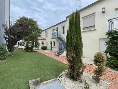 Jardin de l'établissement Le charmant de Rompsay, Familial & Moderne