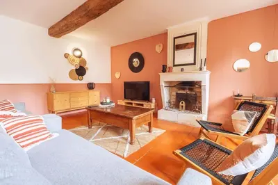Télévision ou salle de divertissement dans l'établissement LE GRAND FRANC gite cosy proche tous commerces