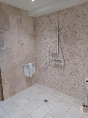 Salle de bains dans l'établissement La Grange 3 étoiles - Maison d'hôte à 10 min des plages