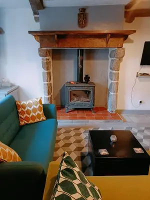 Coin salon dans l'établissement Chateau-une - a Beautiful historic medieval holiday rental.