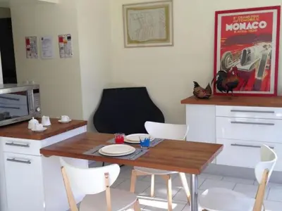 Cuisine ou kitchenette dans l'établissement Gîte paisible avec jardins privatifs à Cognac, proche des sentiers de randonnée, animaux acceptés - FR-1-653-178