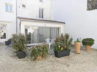 Jardin de l'établissement Maison de charme 19ème rénovée proche Angoulême, idéale famille, équipement complet, animaux acceptés - FR-1-653-181