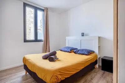 Un ou plusieurs lits dans un hébergement de l'établissement Maison T4 Climatisée avec Jacuzzi à Lagord