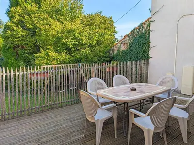 Balcon ou terrasse dans l'établissement Charmant gîte en pierres avec poêle et animaux admis - FR-1-653-79