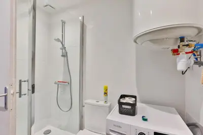 Salle de bains dans l'établissement L'iris #Netflix #Centre-ville