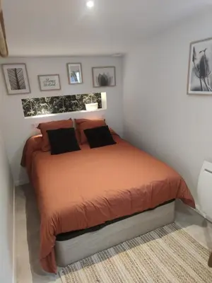 Un ou plusieurs lits dans un hébergement de l'établissement Chambre avec entrée indépendante