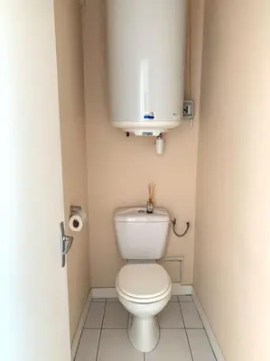 Salle de bains dans l'établissement Maison de ville confortable avec piscine