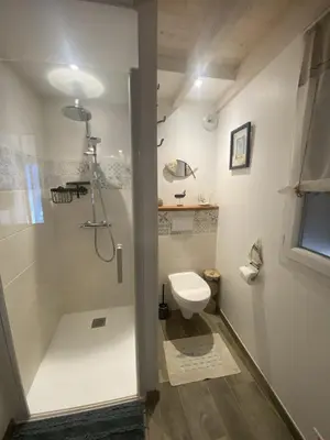 Salle de bains dans l'établissement La cabane de Lily - T2 classé 3 étoiles