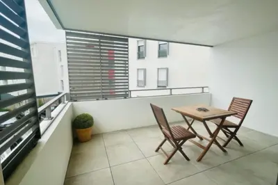 Cuisine ou kitchenette dans l'établissement Nice 66m with terrace in La Rochelle