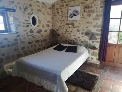 Télévision ou salle de divertissement dans l'établissement AUBERGE LA BOUCHOLIERE