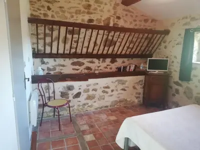 Télévision ou salle de divertissement dans l'établissement AUBERGE LA BOUCHOLIERE