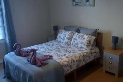 Un ou plusieurs lits dans un hébergement de l'établissement 3-Bed House - Sleeps 6 - Garden Balcony Parking