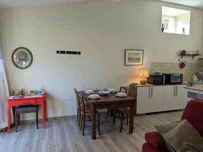 Cuisine ou kitchenette dans l'établissement Charmant gîte à Torsac avec terrasse, animaux acceptés - FR-1-653-82