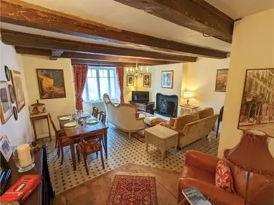 Coin salon dans l'établissement Gîte Cosy à Abzac avec Jardin, Proche Confolens et Services Inclus - FR-1-653-84