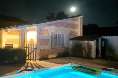Piscine de l'établissement Gîte Lachevalle ou située à proximité