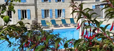 Piscine de l'établissement Appart' Nature L'ESCALE - Saintes - Calme, Piscine, Parking, Terrasse ou située à proximité