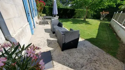 Jardin de l'établissement Appart' Nature L'ESCALE - Saintes - Calme, Piscine, Parking, Terrasse