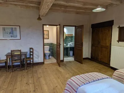 Un ou plusieurs lits dans un hébergement de l'établissement Ancien Moulin Rénové avec Piscine et Jardin, Idéal Familles, Vignobles du Cognac - FR-1-653-88