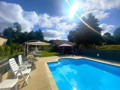 Piscine de l'établissement Camping Moulin du Pommier ou située à proximité