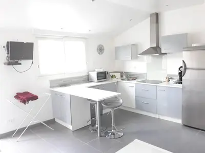 Cuisine ou kitchenette dans l'établissement Maison de 4 personnes