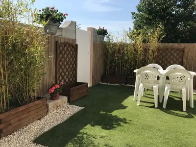 Jardin de l'établissement Studio 35m2 à 3 km de la gare d Angoulême avec draps et linge de maison fournis