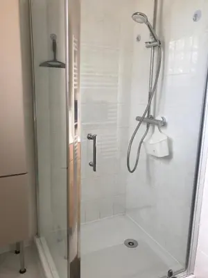 Salle de bains dans l'établissement Studio 35m2 à 3 km de la gare d Angoulême avec draps et linge de maison fournis