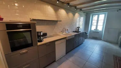 Cuisine ou kitchenette dans l'établissement Beautiful, luxurious and ideally situated cottage