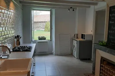 Cuisine ou kitchenette dans l'établissement Beautiful, luxurious and ideally situated cottage