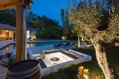 Piscine de l'établissement Villa Martinière ou située à proximité