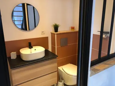 Salle de bains dans l'établissement Gites De la Cour au Grenier
