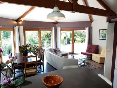 Coin salon dans l'établissement Maison plain-pied 4 pers, jardin, BBQ, WIFI, animaux OK - Châtelaillon-Plage - FR-1-706-8