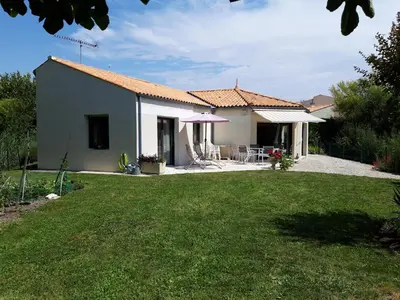 Jardin de l'établissement Maison plain-pied 4 pers, jardin, BBQ, WIFI, animaux OK - Châtelaillon-Plage - FR-1-706-8