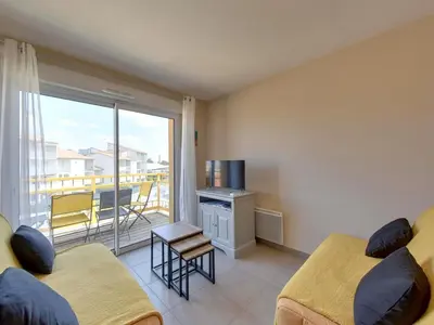 Télévision ou salle de divertissement dans l'établissement Confort 2 pièces pour 4 pers, Châtelaillon-Plage, parking - FR-1-706-4