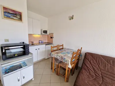 Cuisine ou kitchenette dans l'établissement Studio 4 pers avec Wifi et Animaux admis à Châtelaillon-Plage - FR-1-706-10